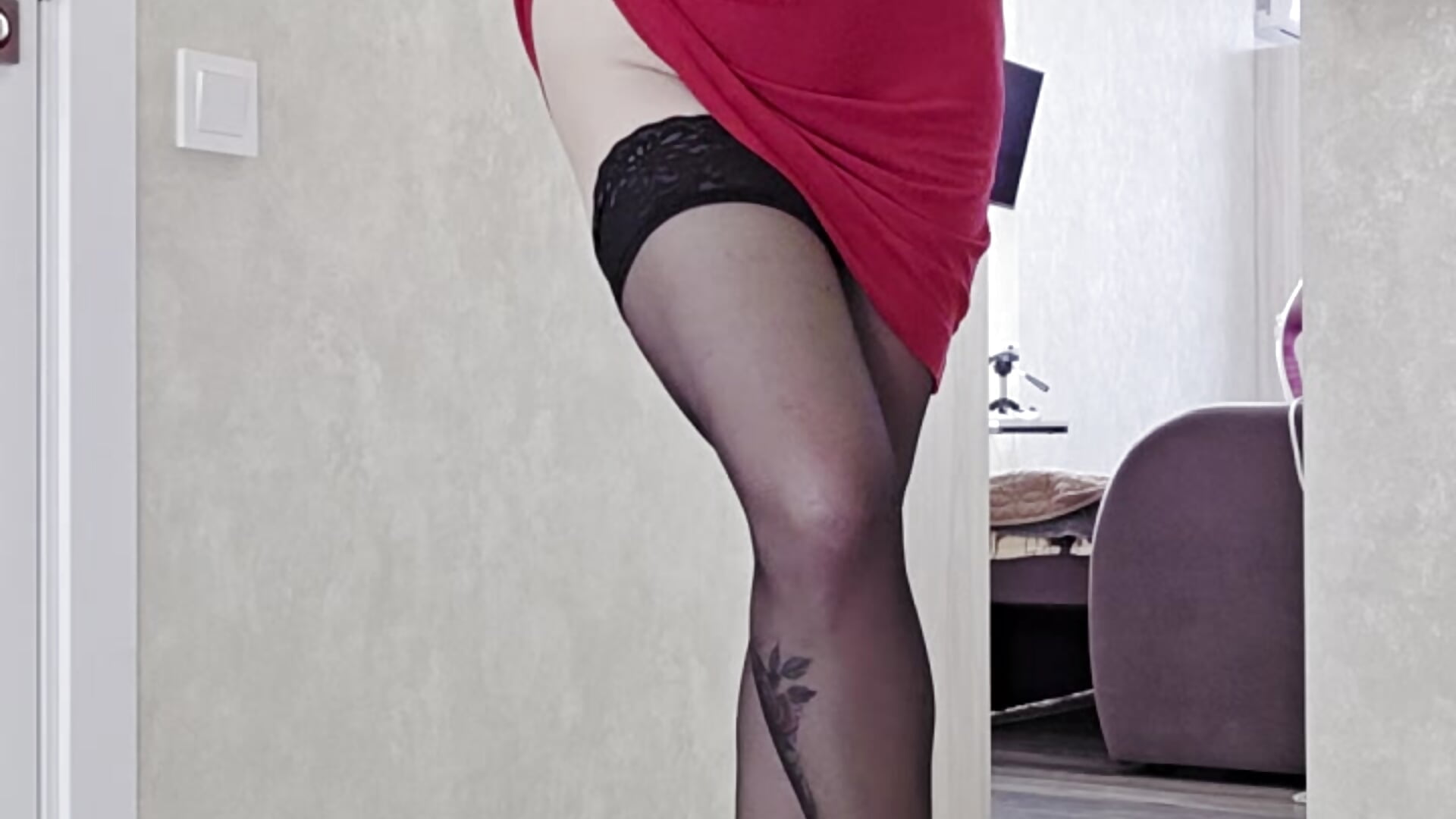 strip red dress - vídeo de la modelo de cam Brionia