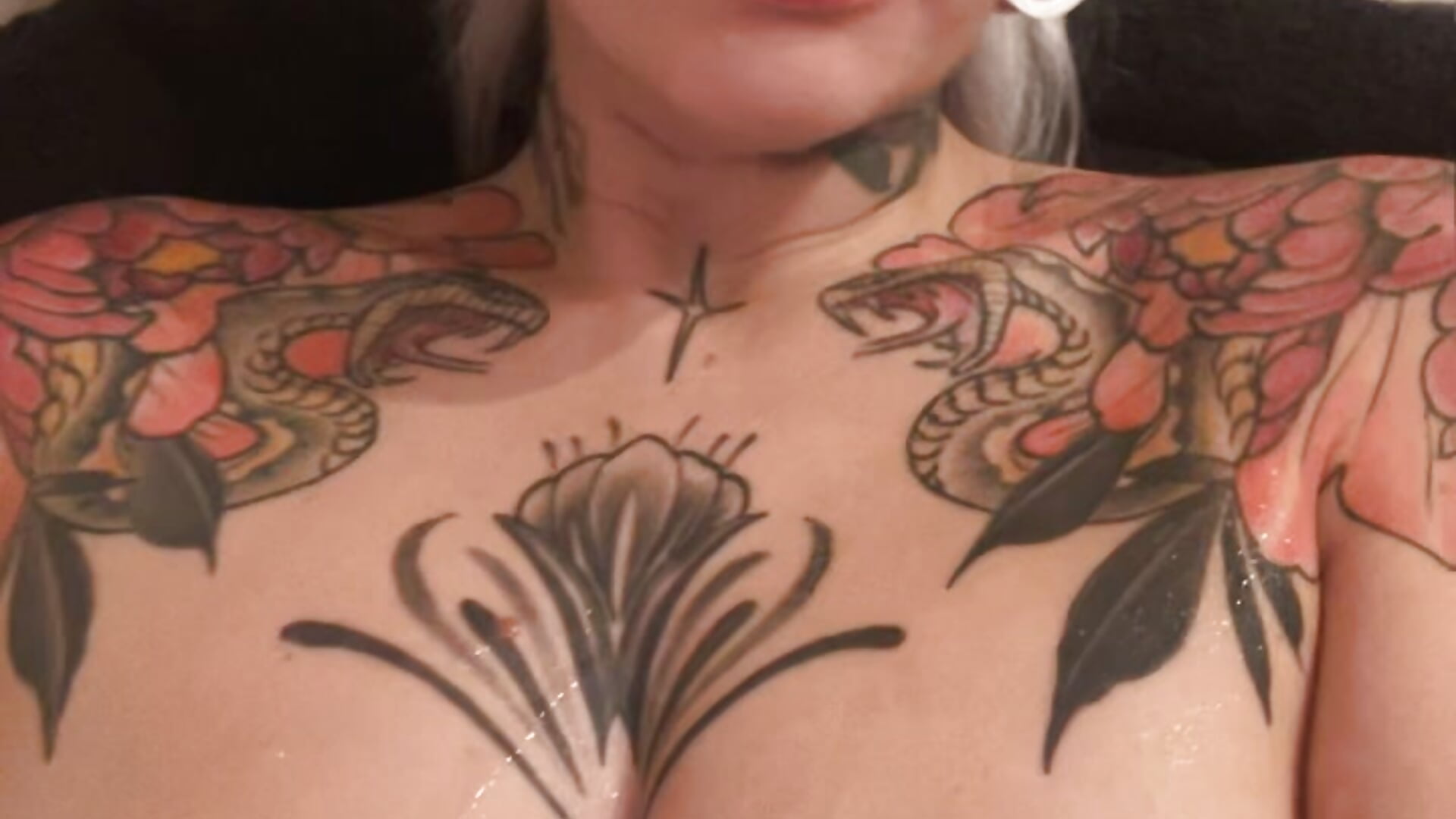 🧼Bath Time Tease🧼 - video di Eva_Monroe- modella di cam