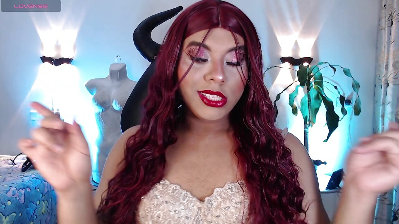 mmm sexy face and my curly hair - video by Emili_Roux