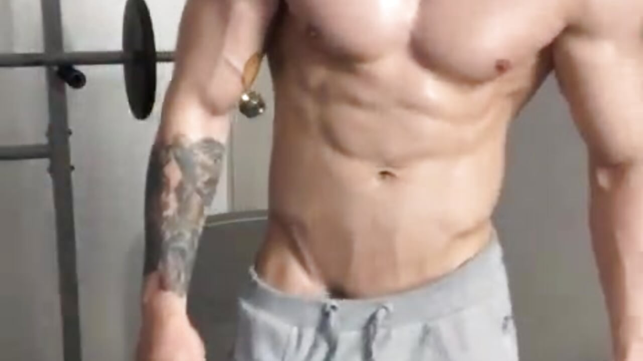 Flex muscle 💪 - video by Giorgio-Leone cam model