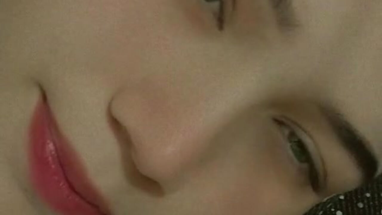 A little kiss for you 💋 - video by Pixel_Kaelyx cam model