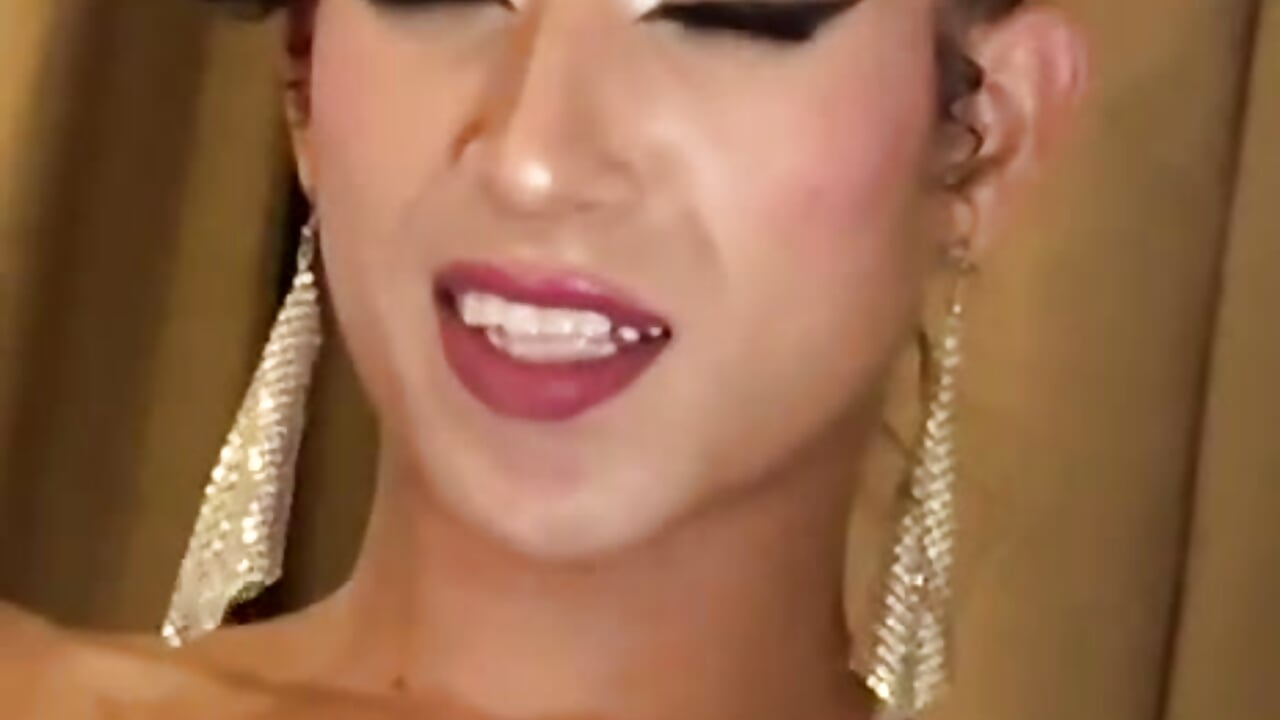 seducing 🙈🥵 - video by sweet_amalia4 cam model