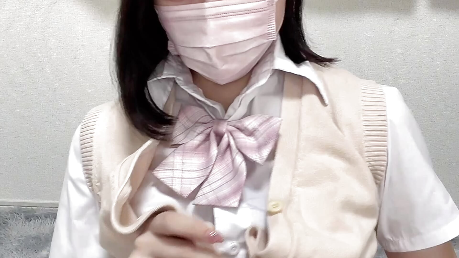 マスク顔出し♡制服生脱ぎ揉み///Masked face showing ♡ Uniform raw off tits rubbing////