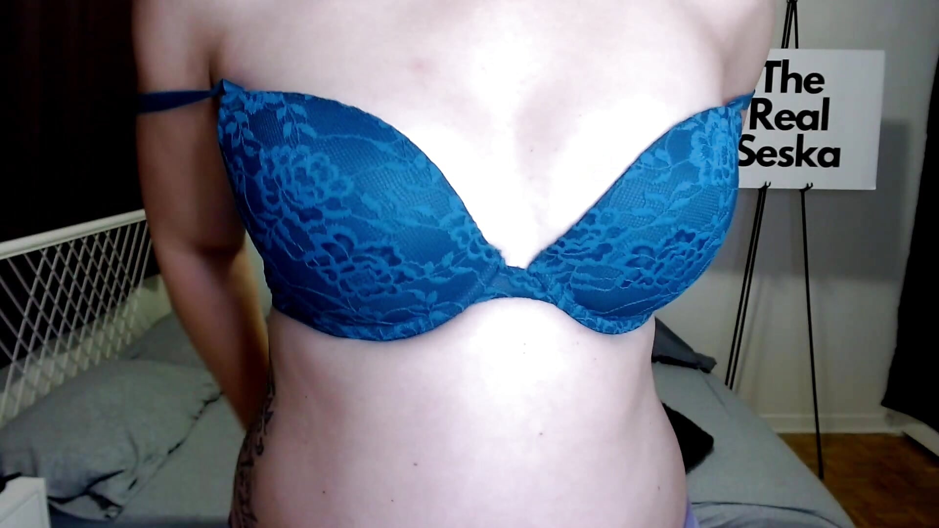 Natural Mature Babe Tease - video by TheRealSeska cam model