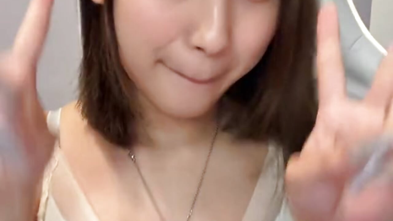 初下着姿でTiktok✨️