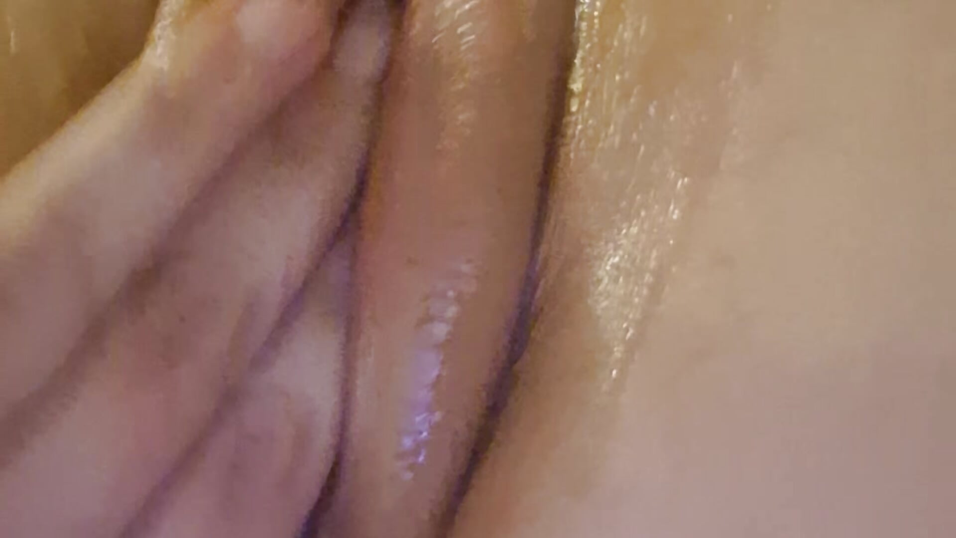 Soaking wet pussy, enjoying some sweet touch💦🥵😻