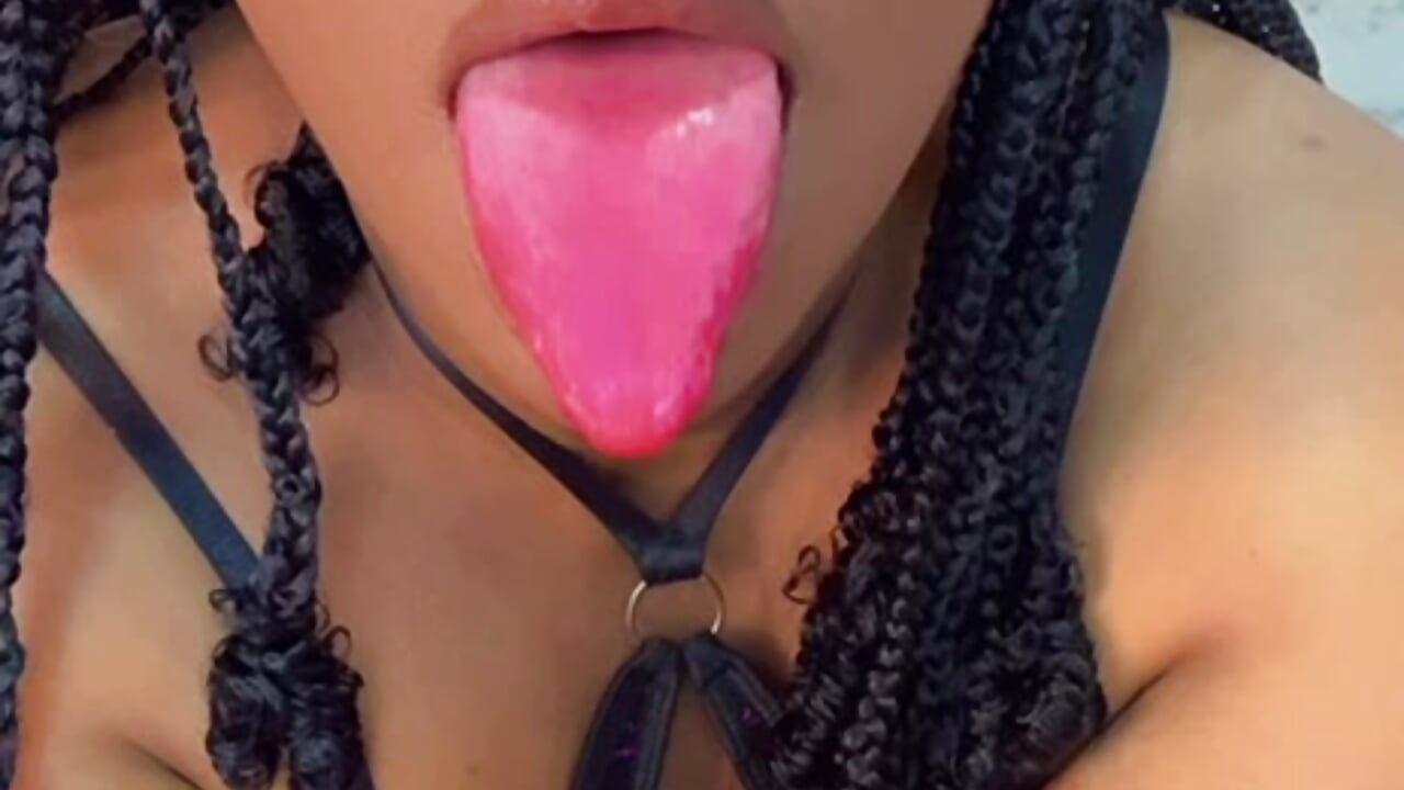 A little mystery, a little temptation... this is how I start today - video van Makena_gh cam-model