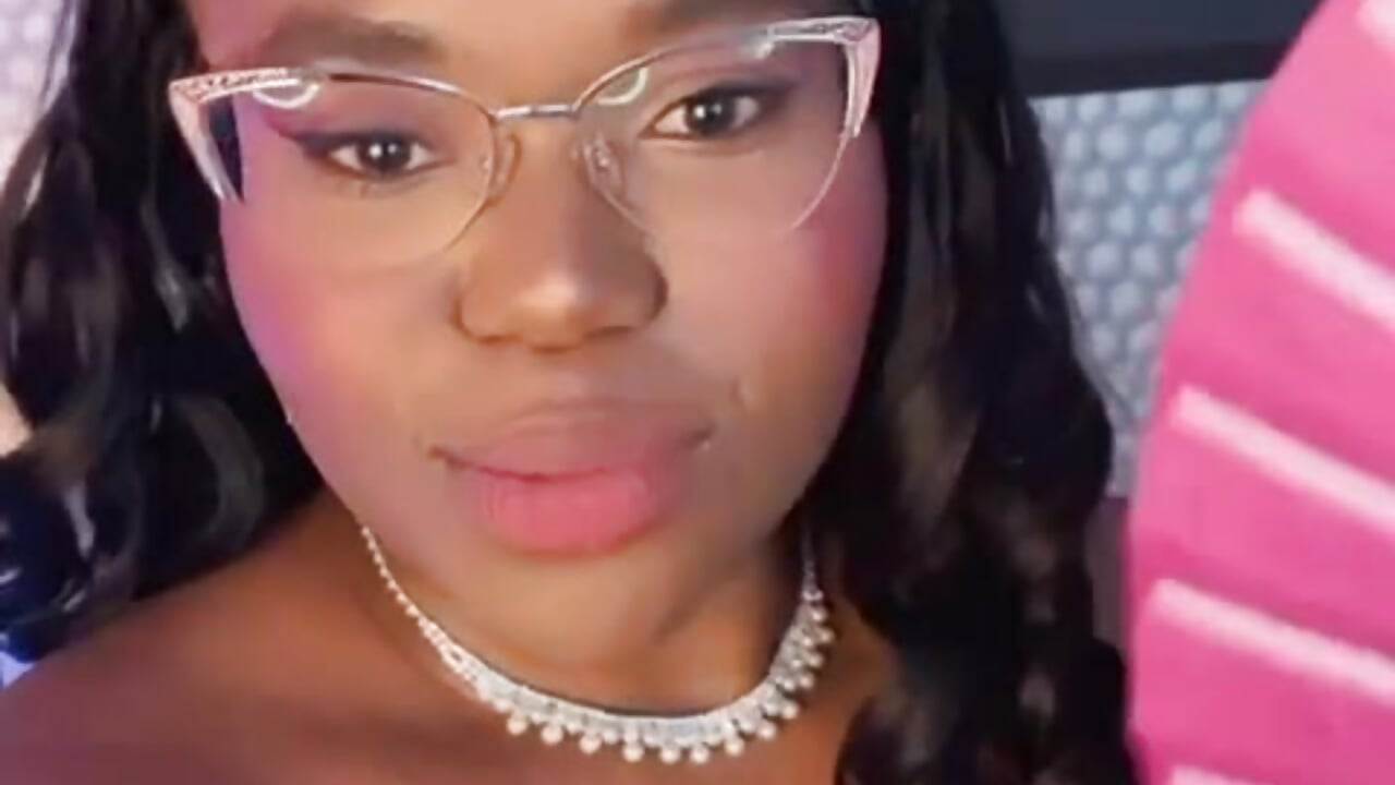 What heat🥵 - video by Makena_gh cam model