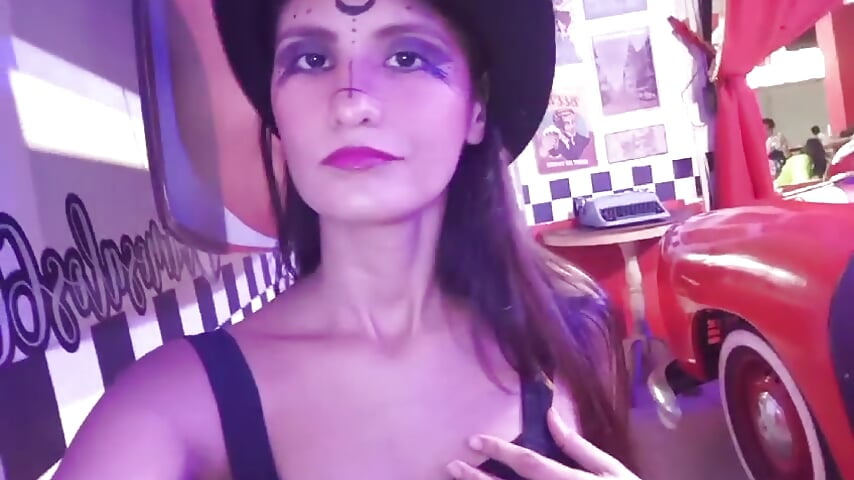 Hello my love im witch I'll make you warm for me 🎶🔥 - video by Emma_Payton cam model
