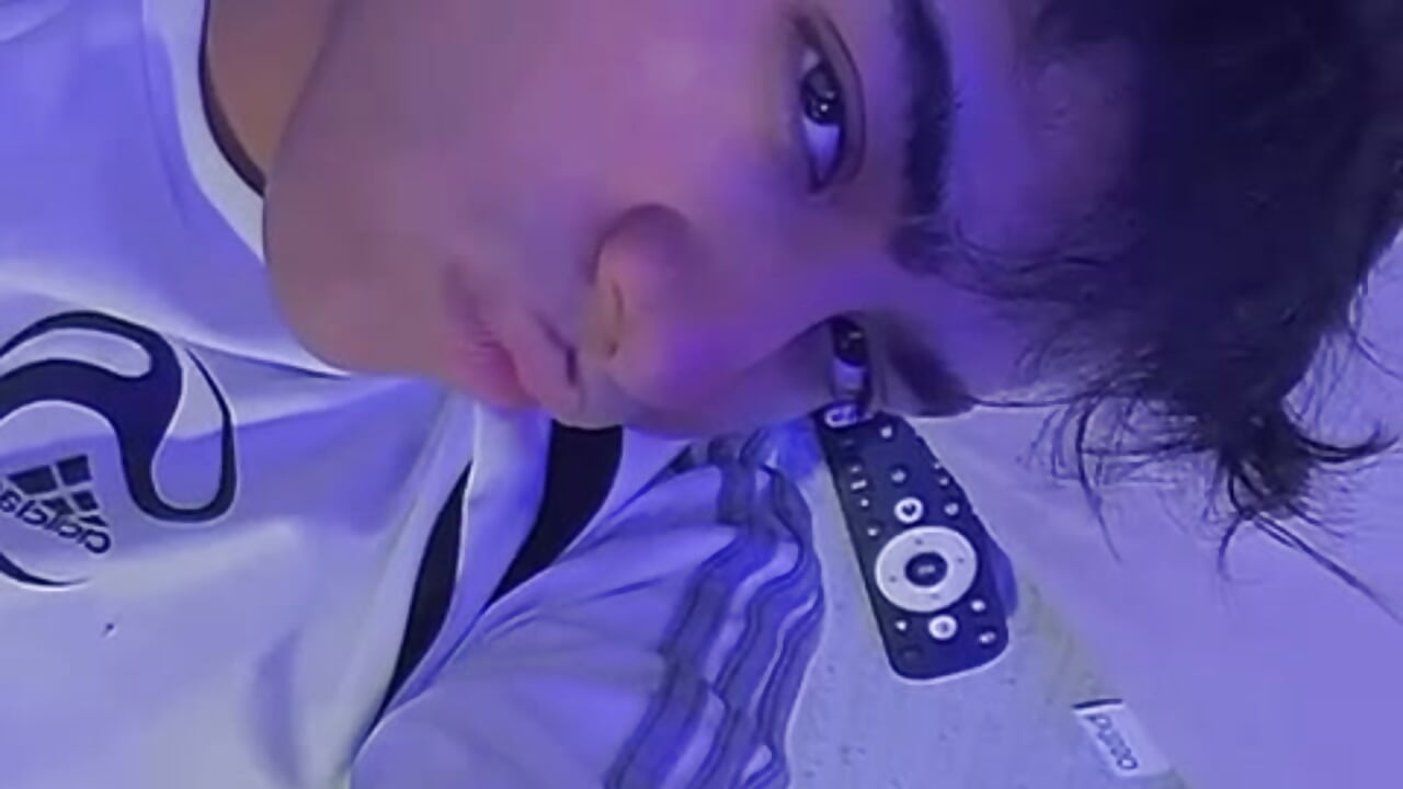 Look always in the eye - video by kiing_azahell cam model