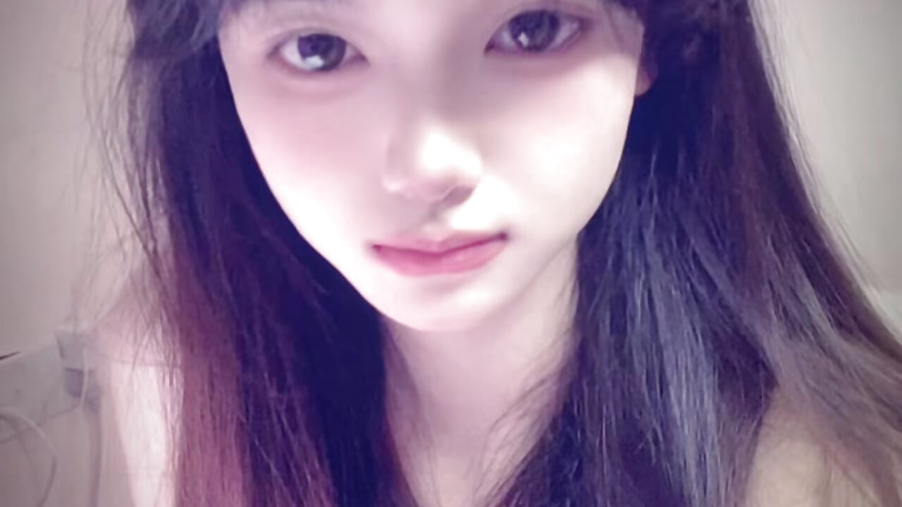 爱哎唉 – video od webkamerové modelky max688