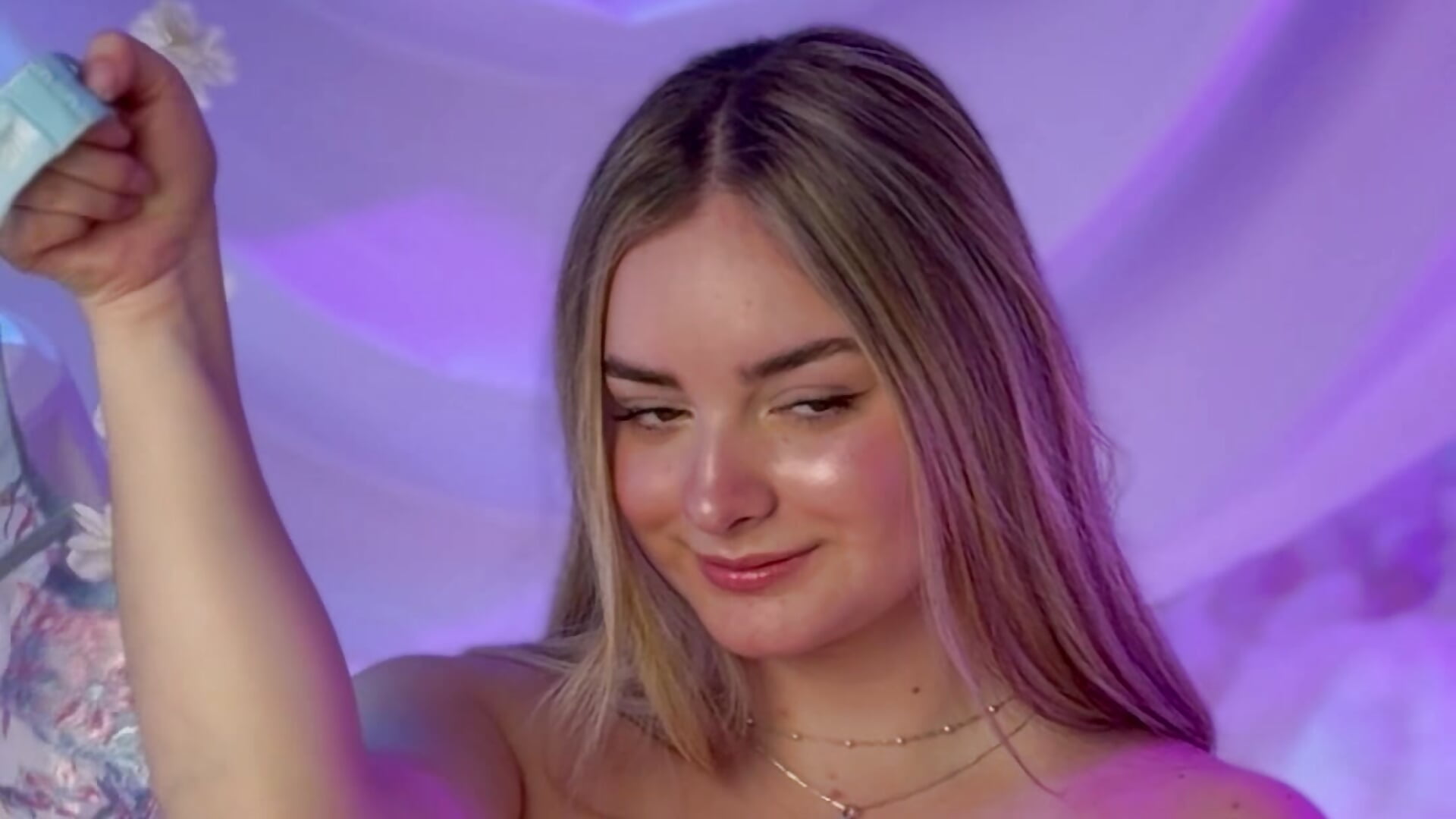 Surprise🙊 - vidéo du modèle de showcams imlindapink