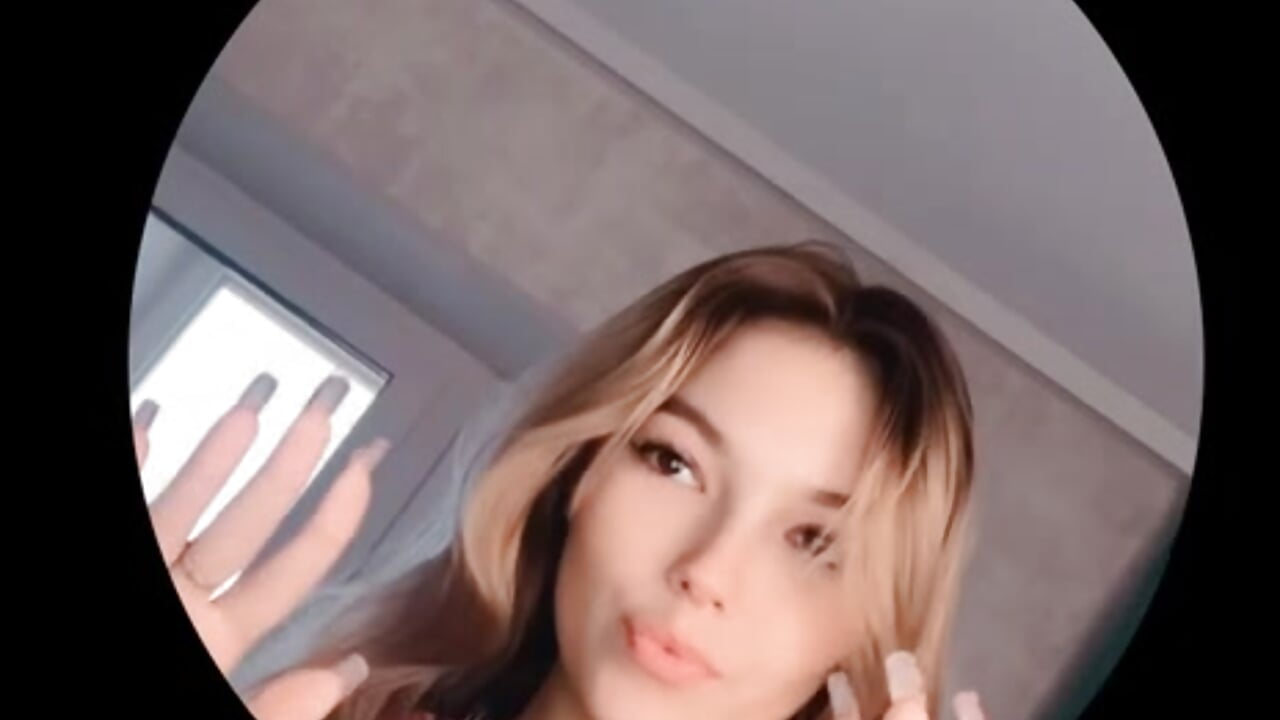 profile-intro-video-1731138970 - video by norakisses cam model