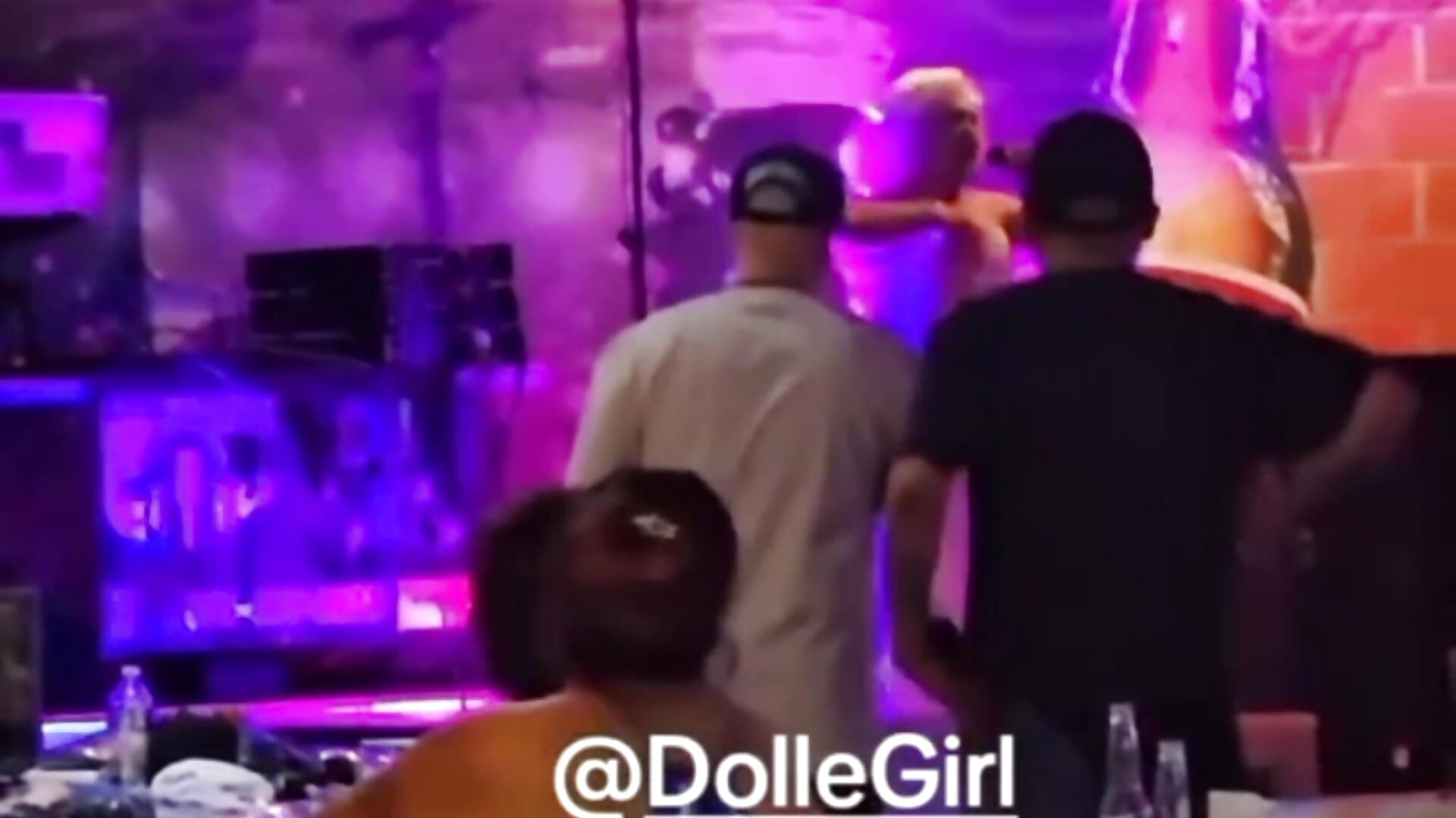 1000001237 - відео від вебкаммоделі HoneyBdaQueen