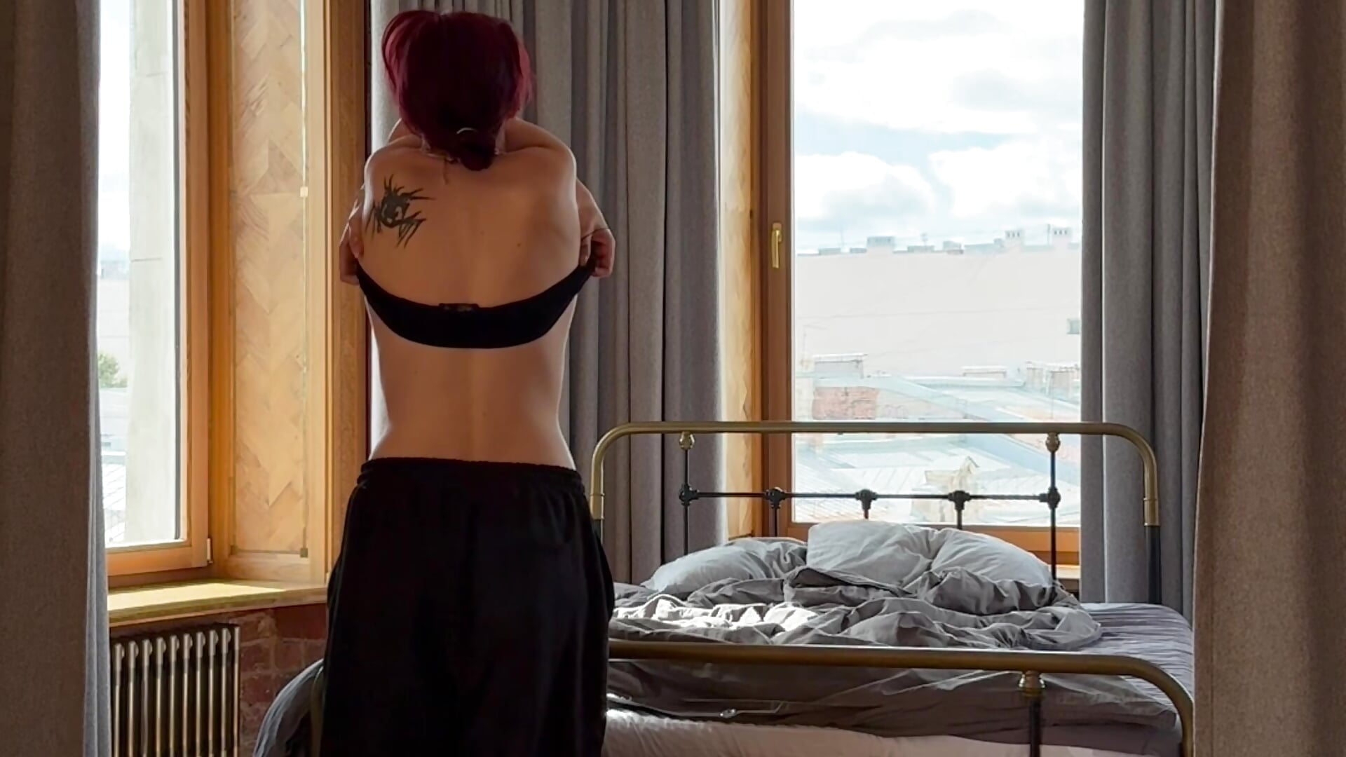 Bare back walk around the bed, just waking up.. :*