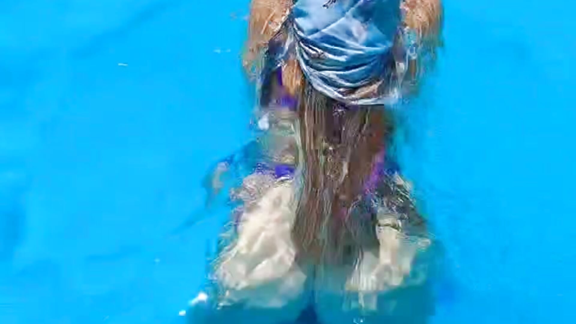 buttocks in the pool💋 - video by Daniela_RodrigueZz cam model