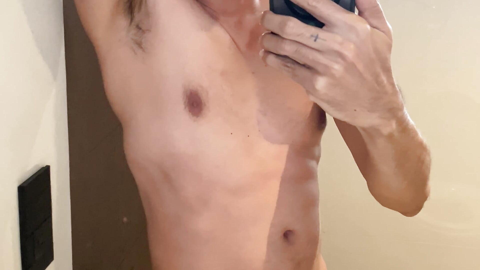 MY BIG PENIS IN THE BATHROOM 🍆 - Video von dantedesirexx Cam-Model