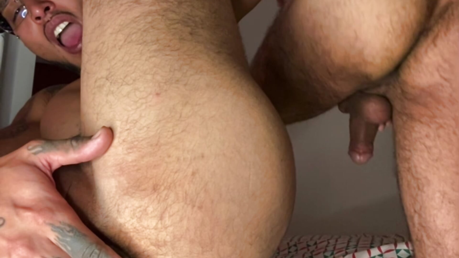 FINGER IN ASS 🍑👈 WITH MY FRIEND 😈🔥 - Video von dantedesirexx Cam-Model