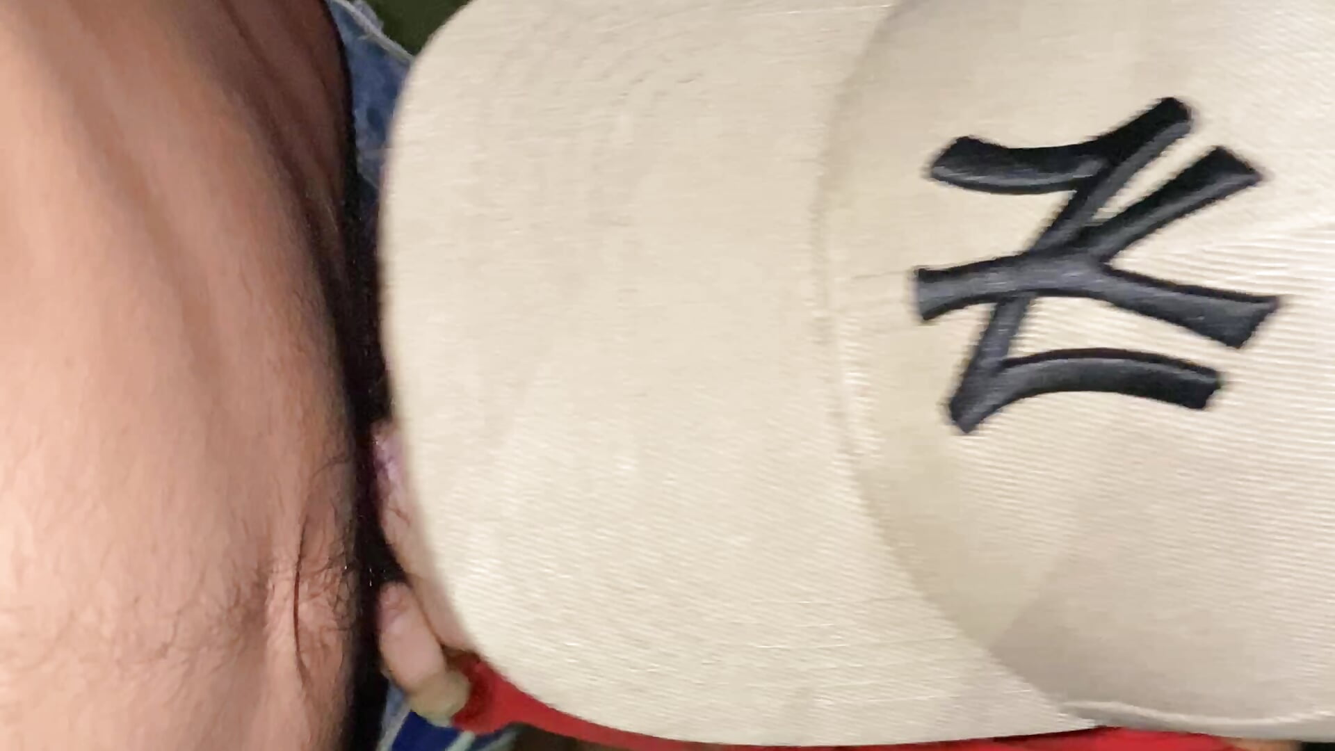 SUCKING MY SEXY FRIEND'S DELICIOUS 21 CM COCK 🍆 IN THE PARK 😈 - video by dantedesirexx cam model