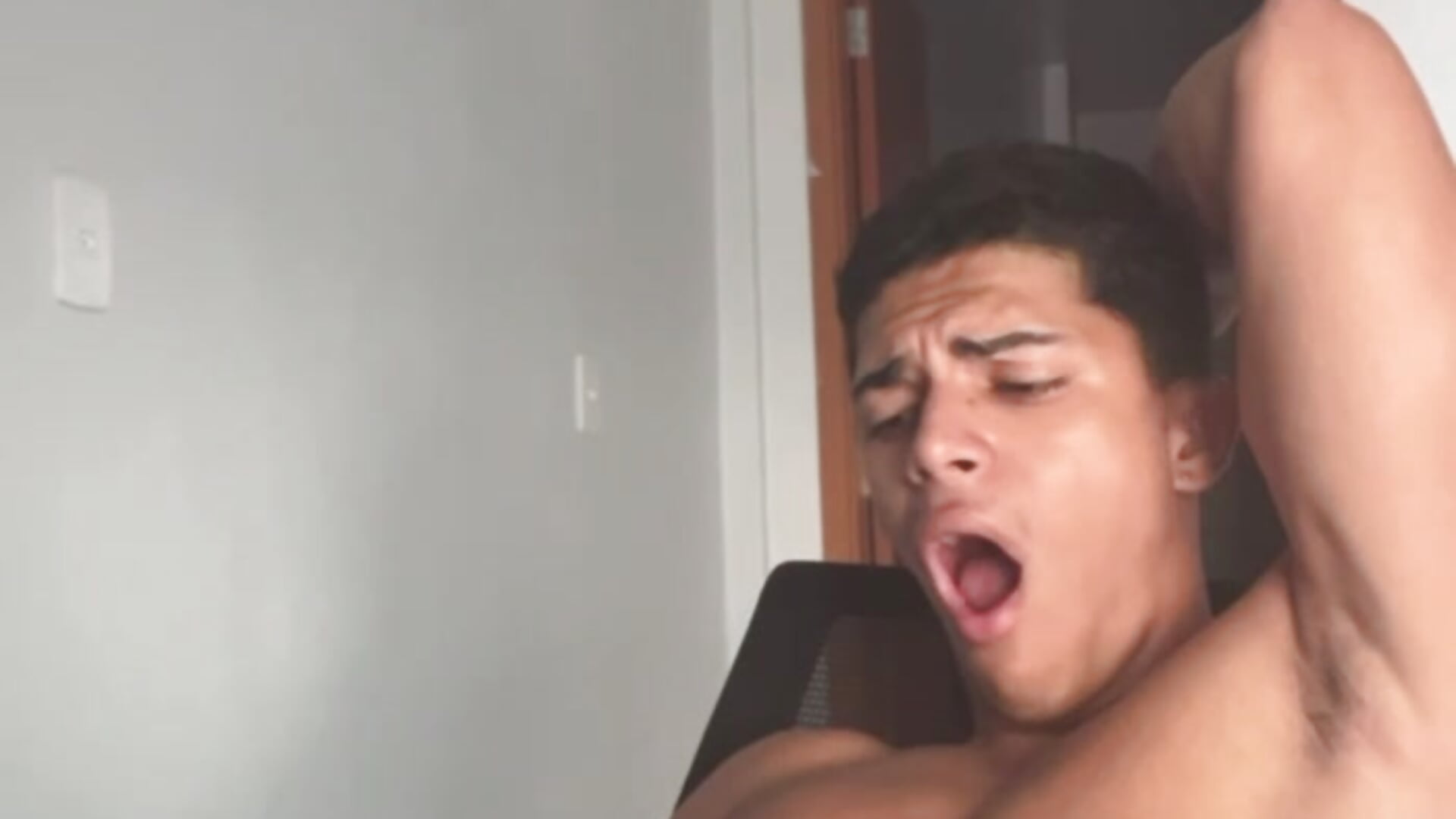 trim_85E4F49C-AA67-490D-9E86-83791ED9CC1A.mp4 - Video von Naka300 Cam-Model