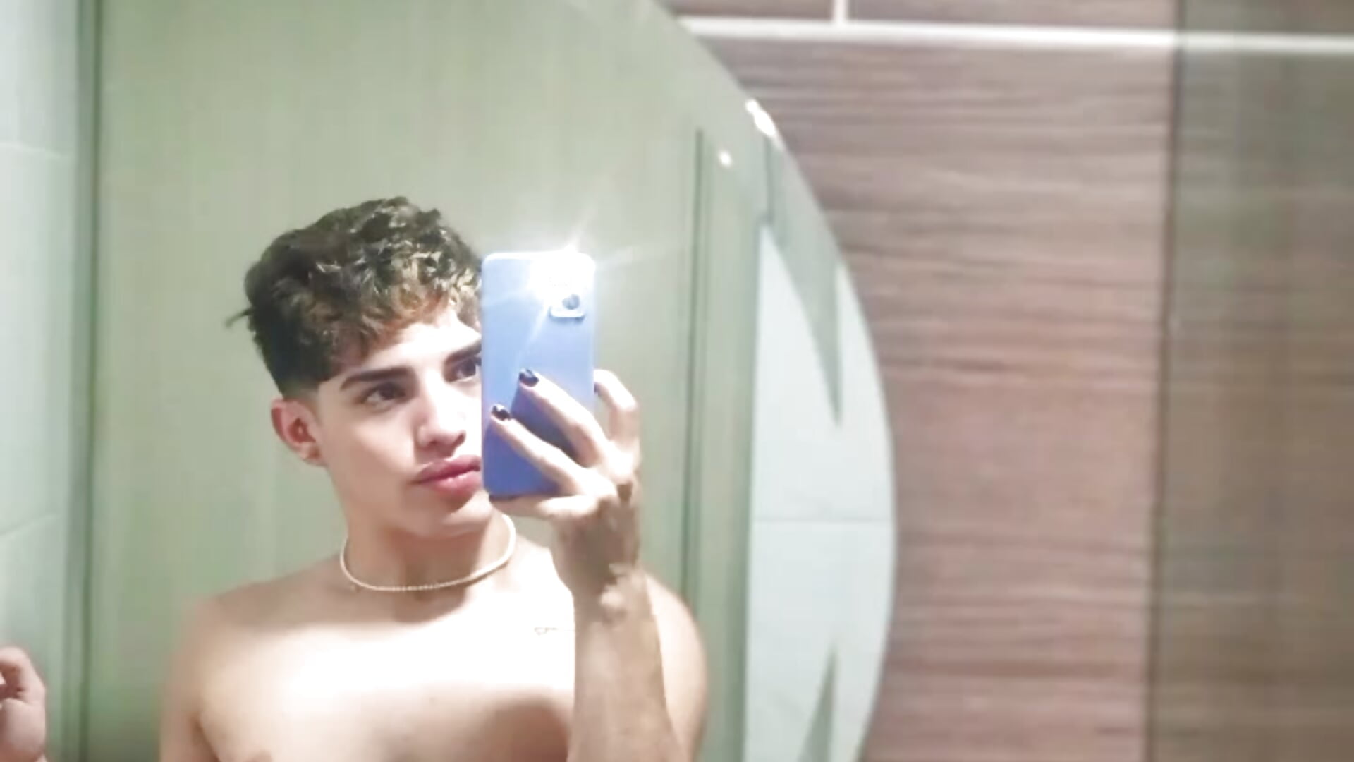 mmm my body is hot－カメラキャストのAlejooTwinkの動画