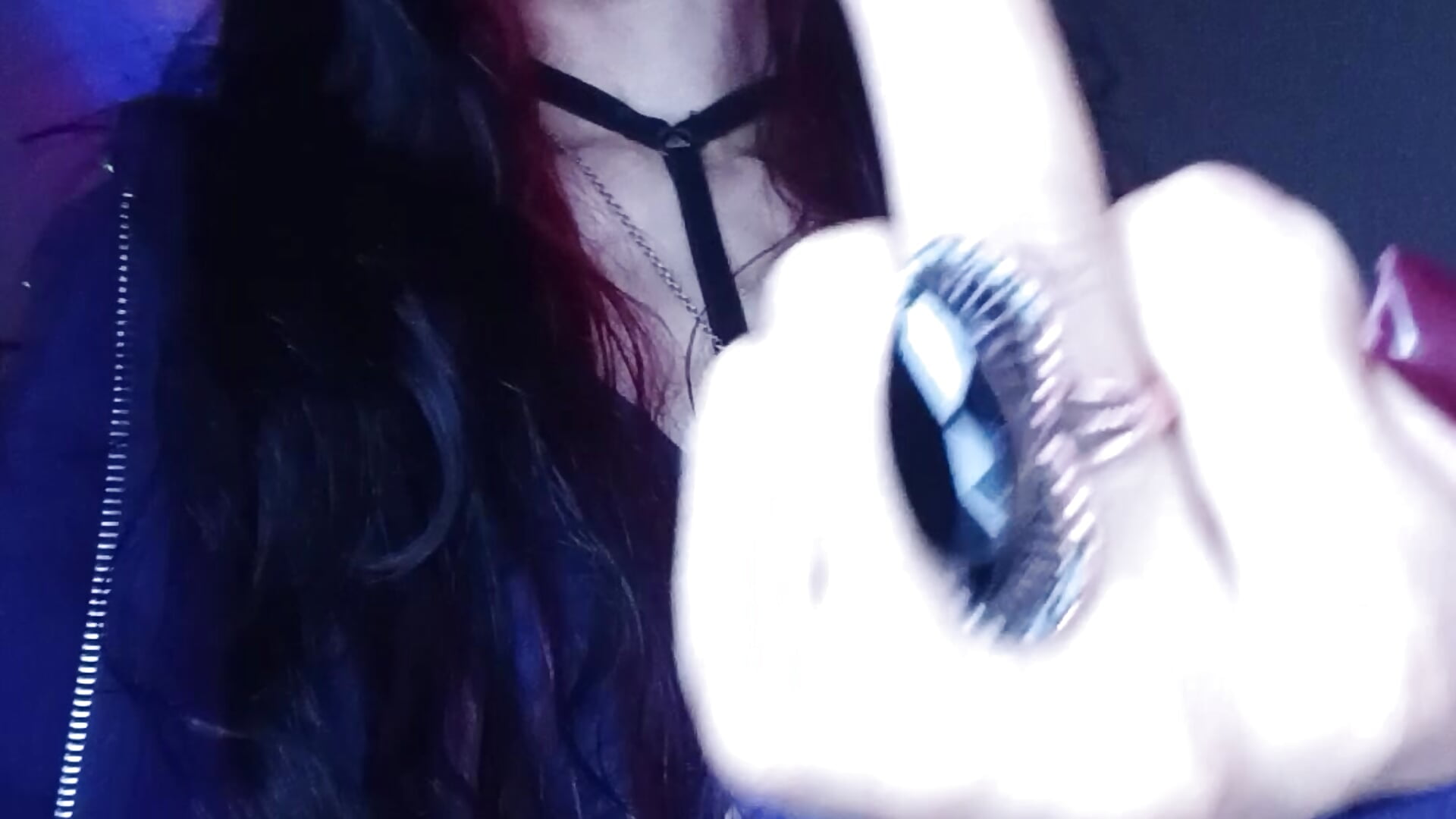 Attitude Adjustment - video Alice_noir kameramallilta