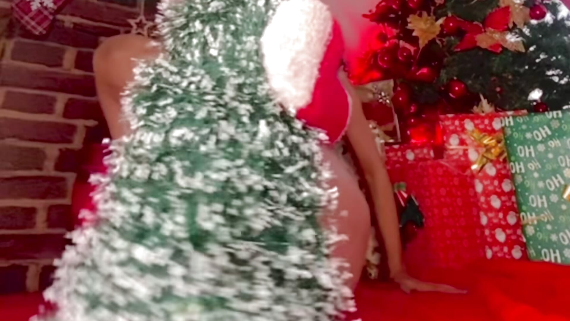 Are you ready to open your Christmas present?😈✨ - video by CurlyRose__ cam model