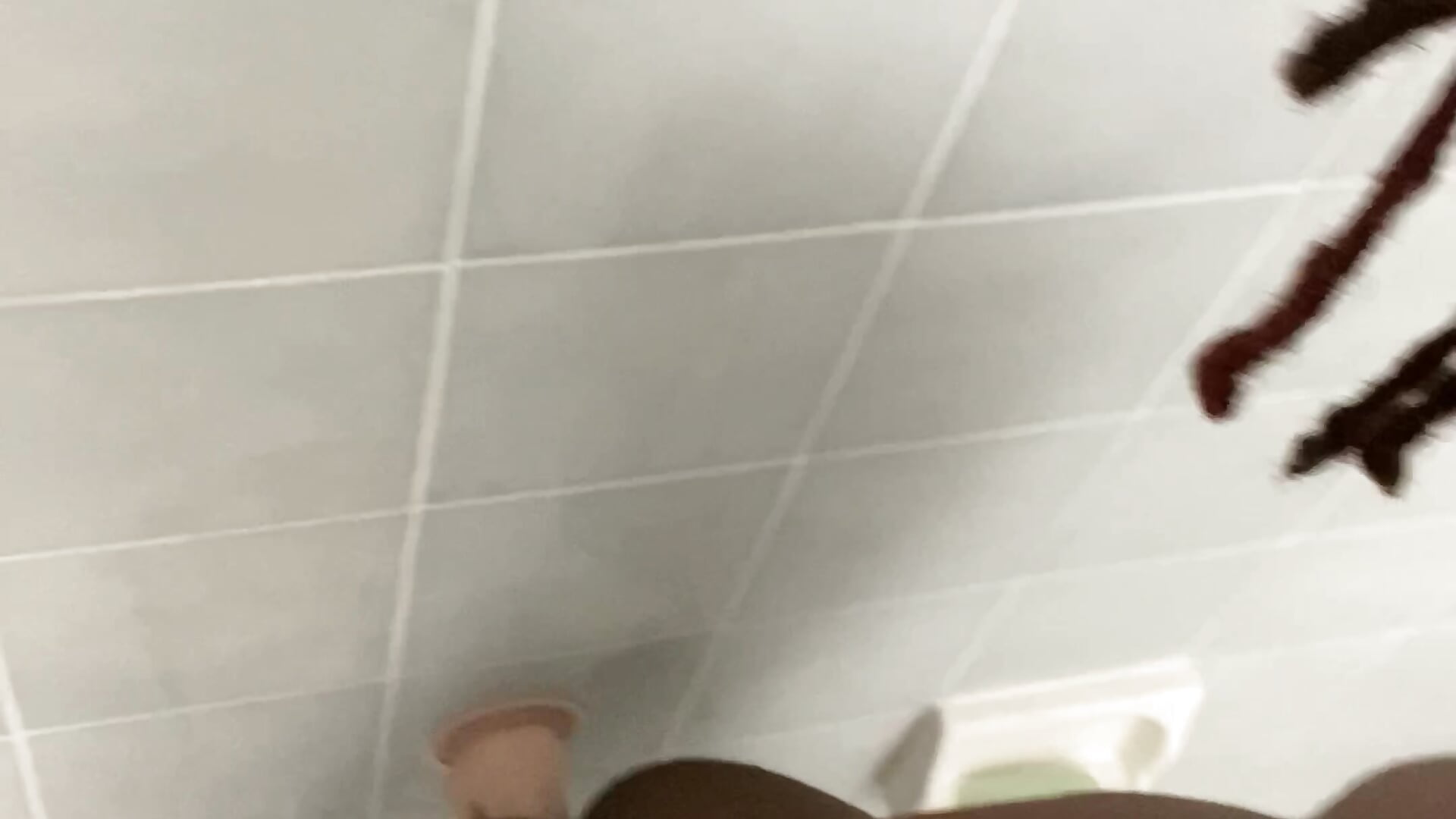Riding dildo in shower - video av BBBoiTre cam model