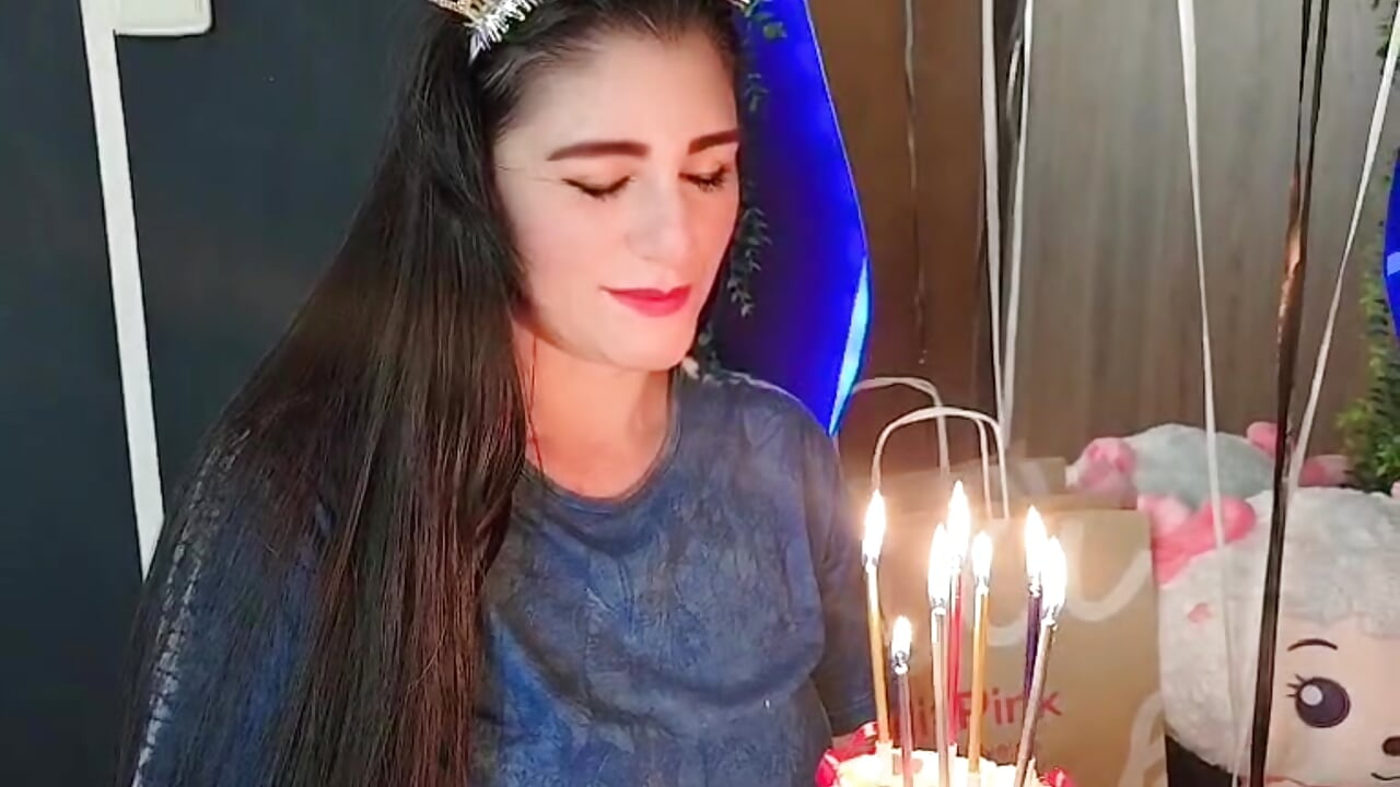 Enjoying my birthday🥳🎉🎈 - video by LUCY_LI cam model