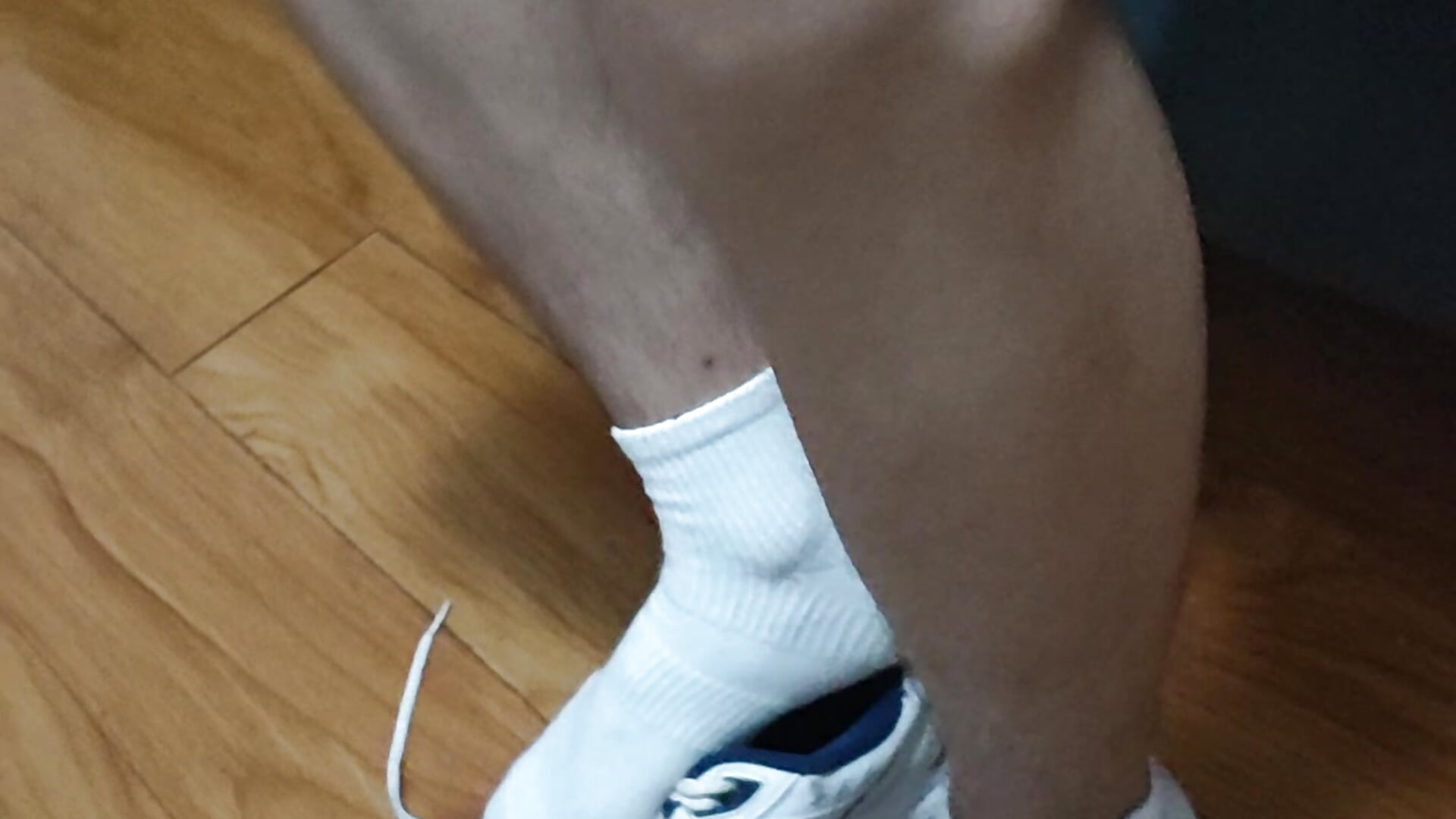 脱鞋脱袜Take off your shoes and socks - video by PureLustBoy cam model