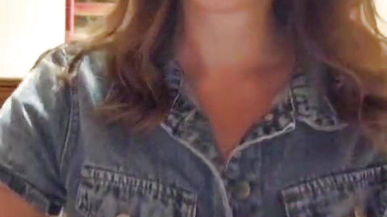 Un piccolo assaggio.. a little taste.. 😜 - video di Alexvit2616 modella di cam