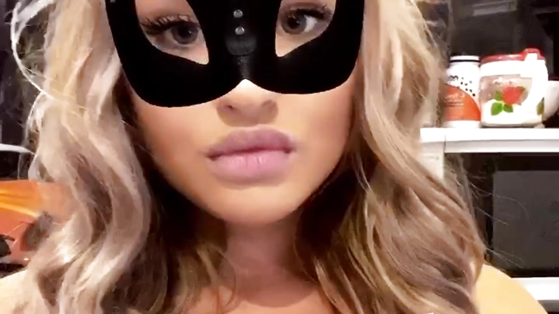 Lady Cat - video by VelleryKinky cam model