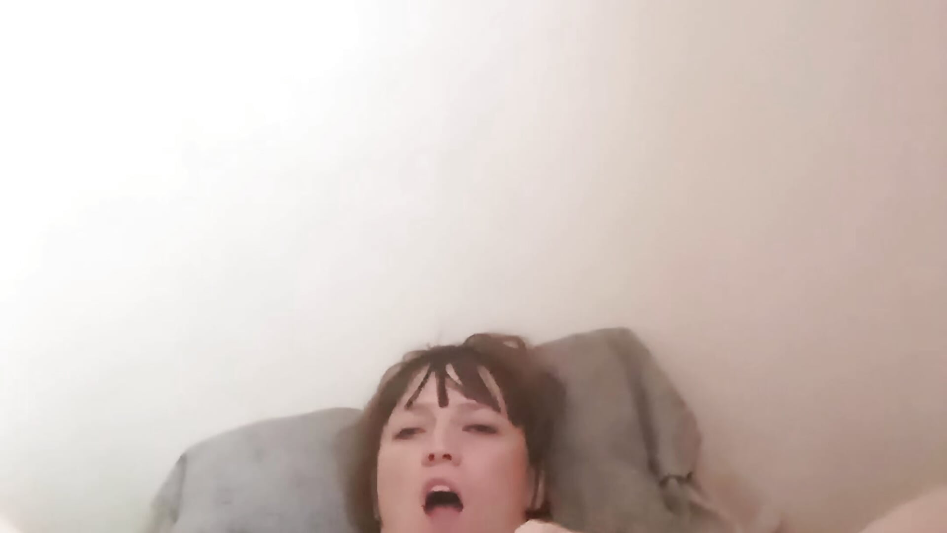 Gode chatte + fellation + masturbation jusqu'à l'orgasme ( video bien hot et bien baveuse🤤🤤🫦 - vídeo de la modelo de cam Sexyrondegirl