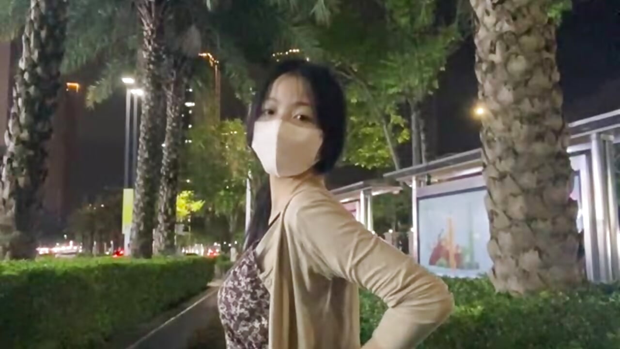 公交站台摸骚穴被👀 转移到站台边灌木丛石凳边near bus station people 👀 - video by _i_have_souffle cam model