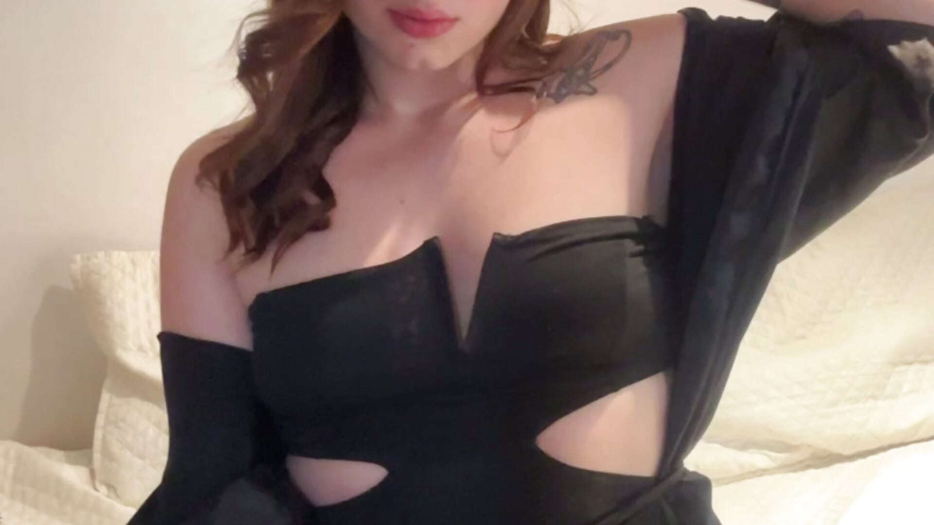 3623A690-C090-45DC-92AC-EB6A5A121677 - video van kamel-ayesha cam-model