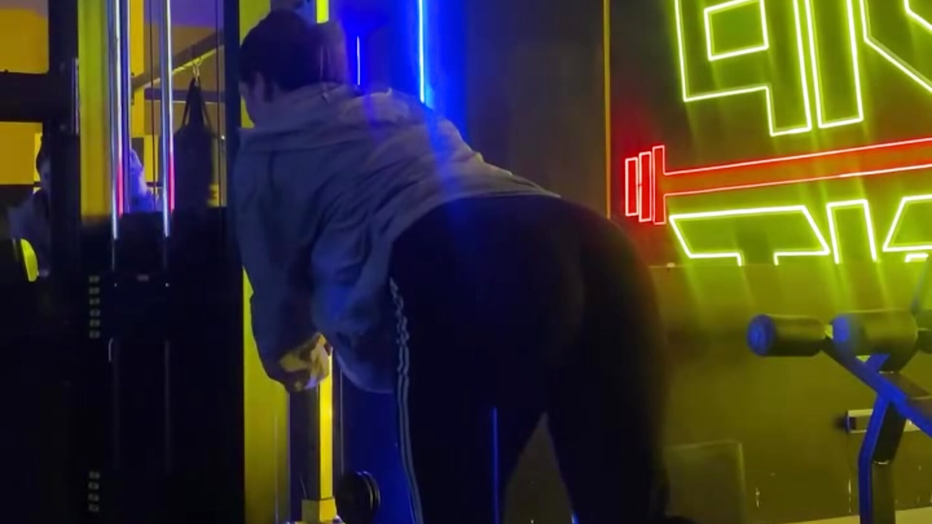 2d06a481440f5138a69368d3f867f7c5－カメラキャストのkamel-ayeshaの動画