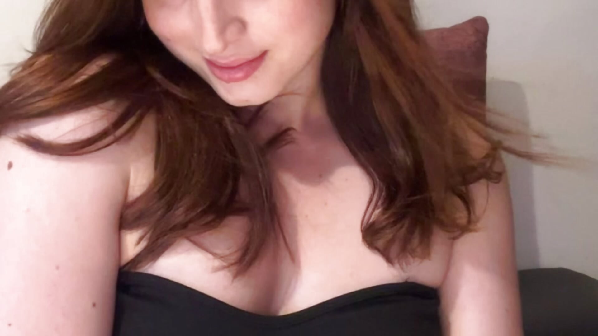 8294D6EC-3A62-4286-87E9-7FC61102FF5B - video van kamel-ayesha cam-model