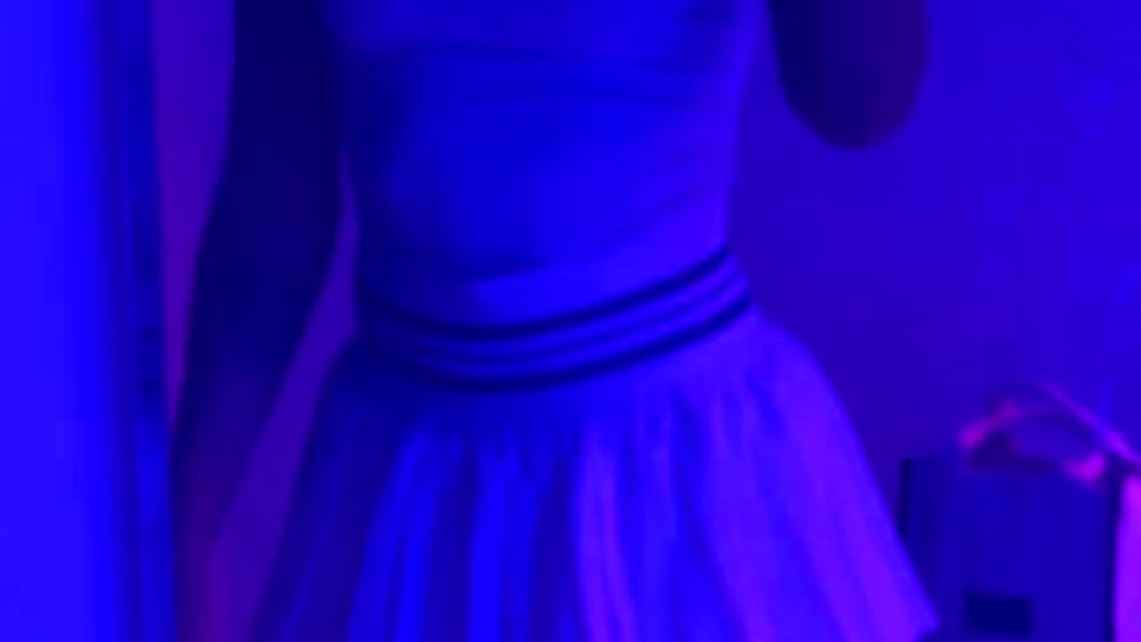 Chill & Cute - video by VivianneSteinX cam model