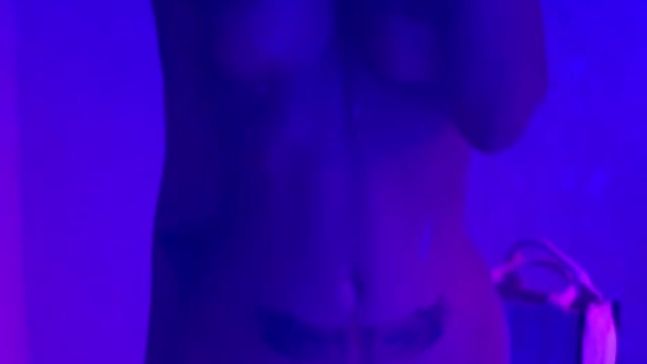 Tanning time - فيديو من VivianneSteinX موديل الكام