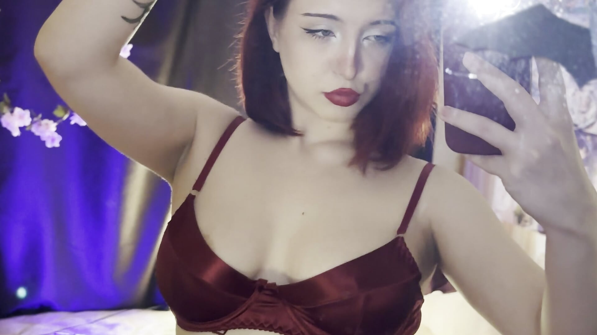 Bunny Surprise 🐰 - LisaVamp 캠 모델의 동영상