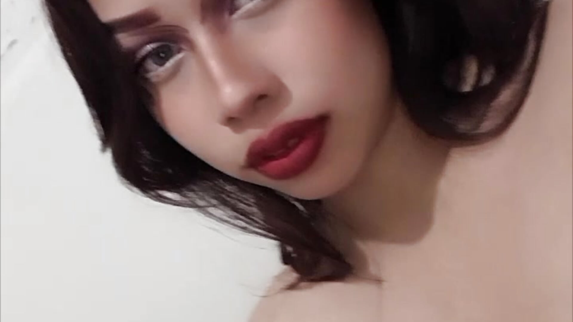 ^•^