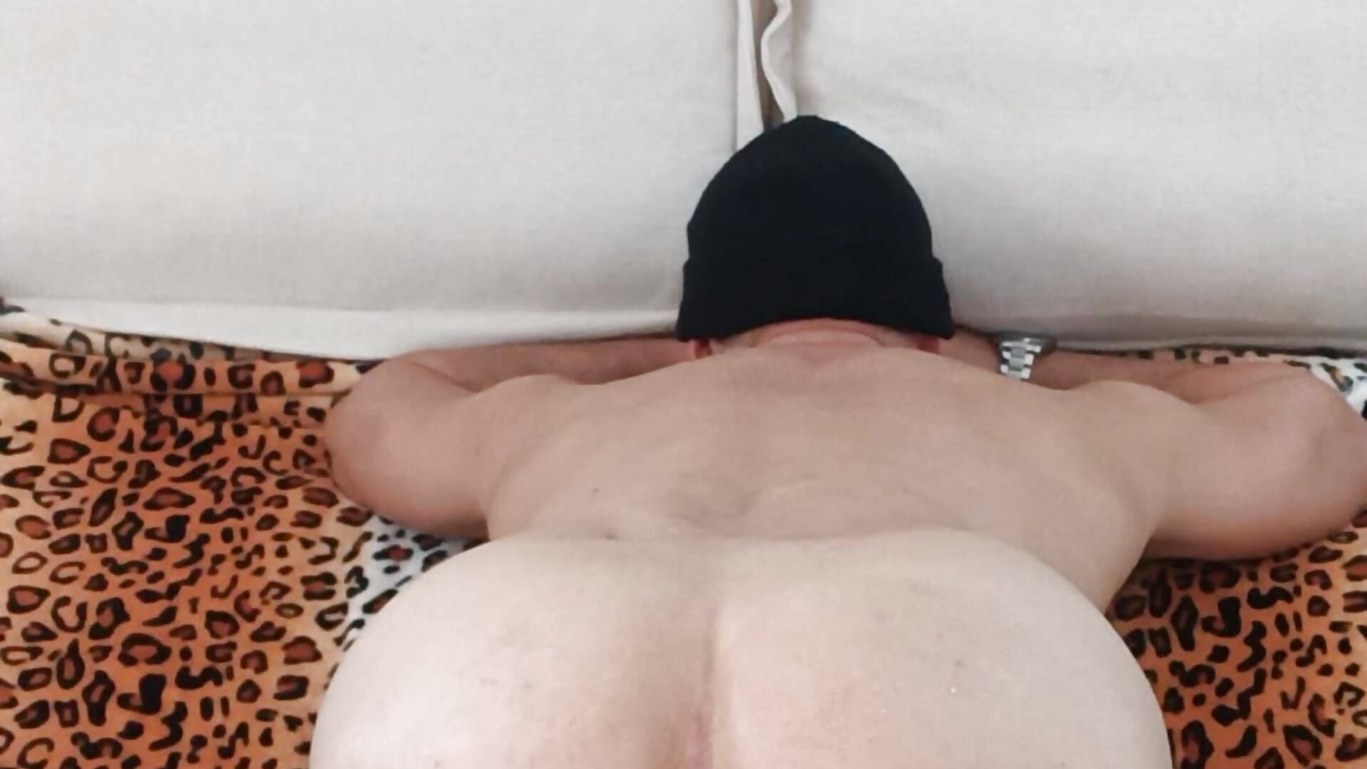 On all fours on the couch - video av Apollo_21 cam-modell