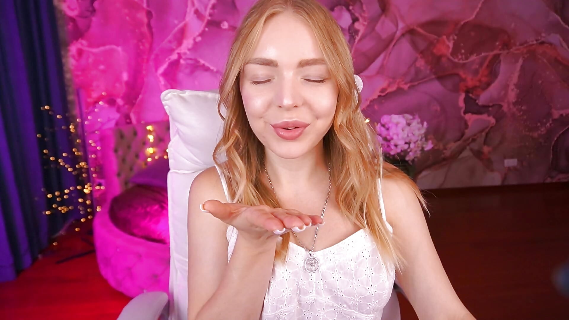 Meet on Tuesday?)) - video by EmilySunshineS cam model