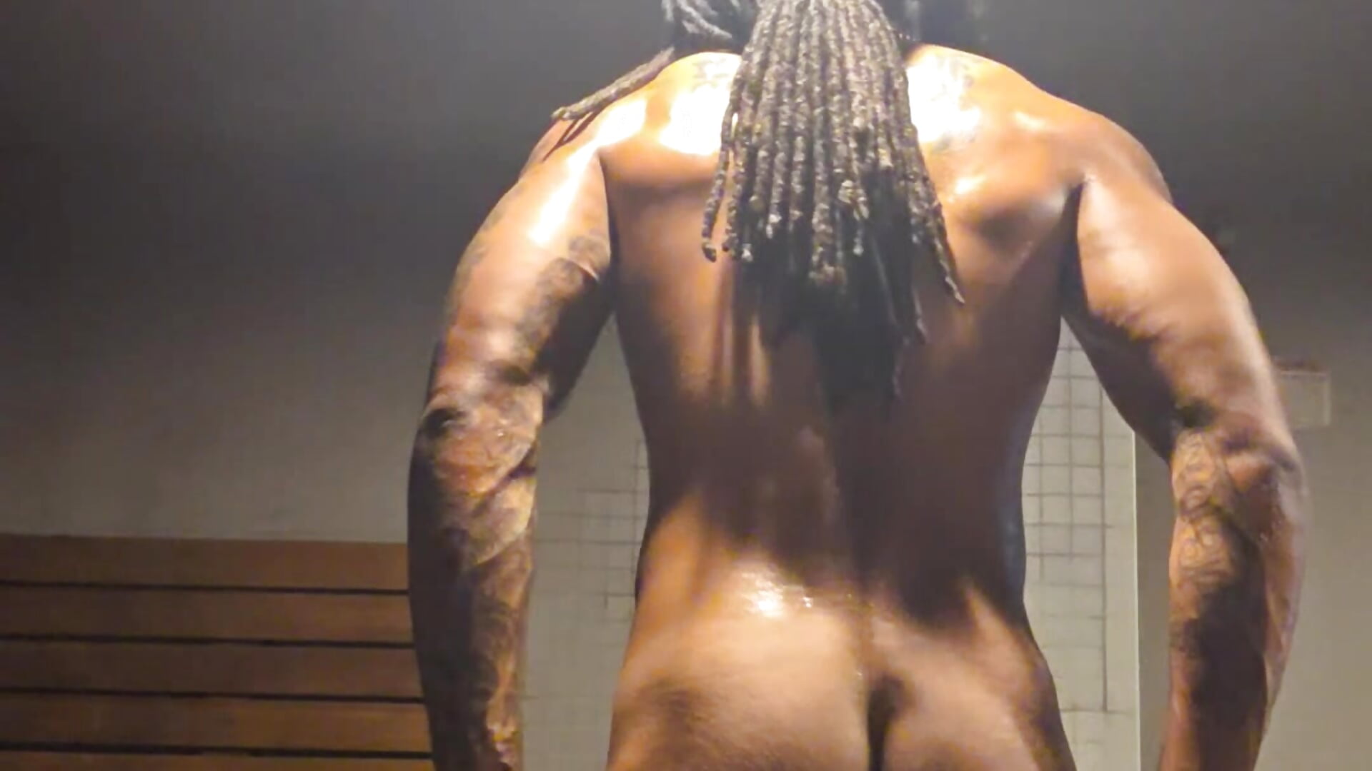 Sauna ALMOST CAUGHT!!!!showing my ass in the Sauna - فيديو من FragrantWind5 موديل الكام