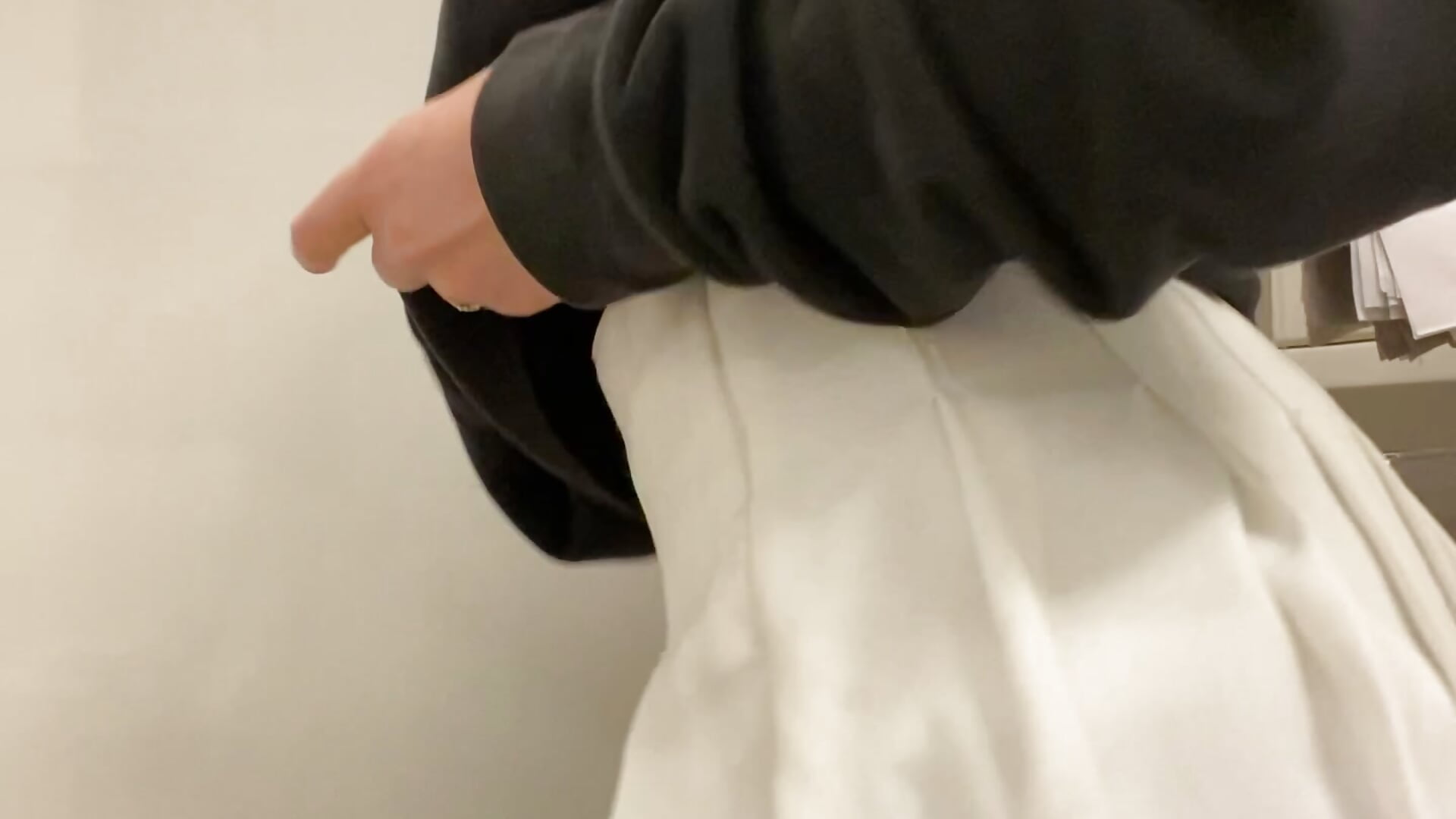 little twerk in the toilet^^ - video by ShMallyy cam model