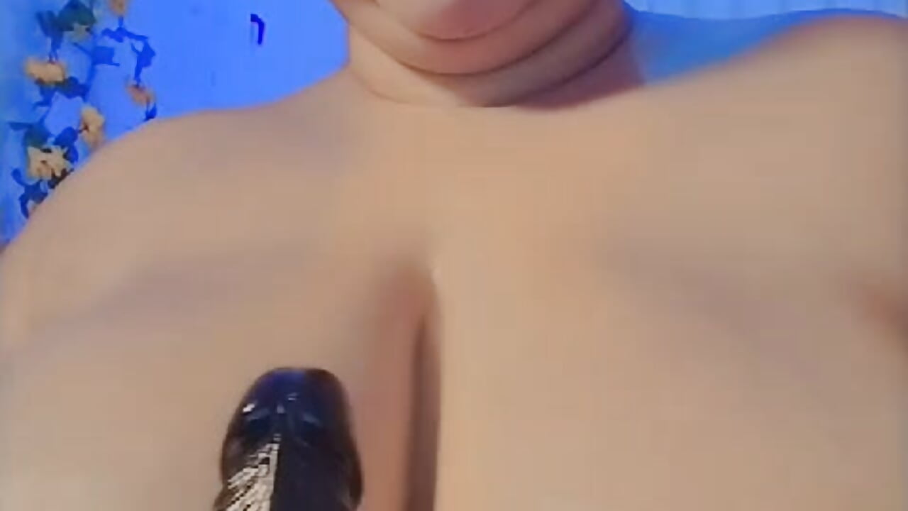 CUM IN MOUTH OF CAROLINNE