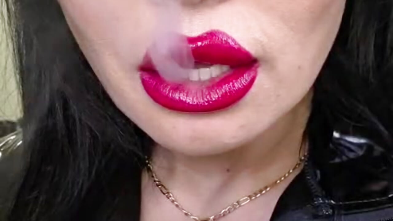 Smoking hot - video by Sara_Poison cam model