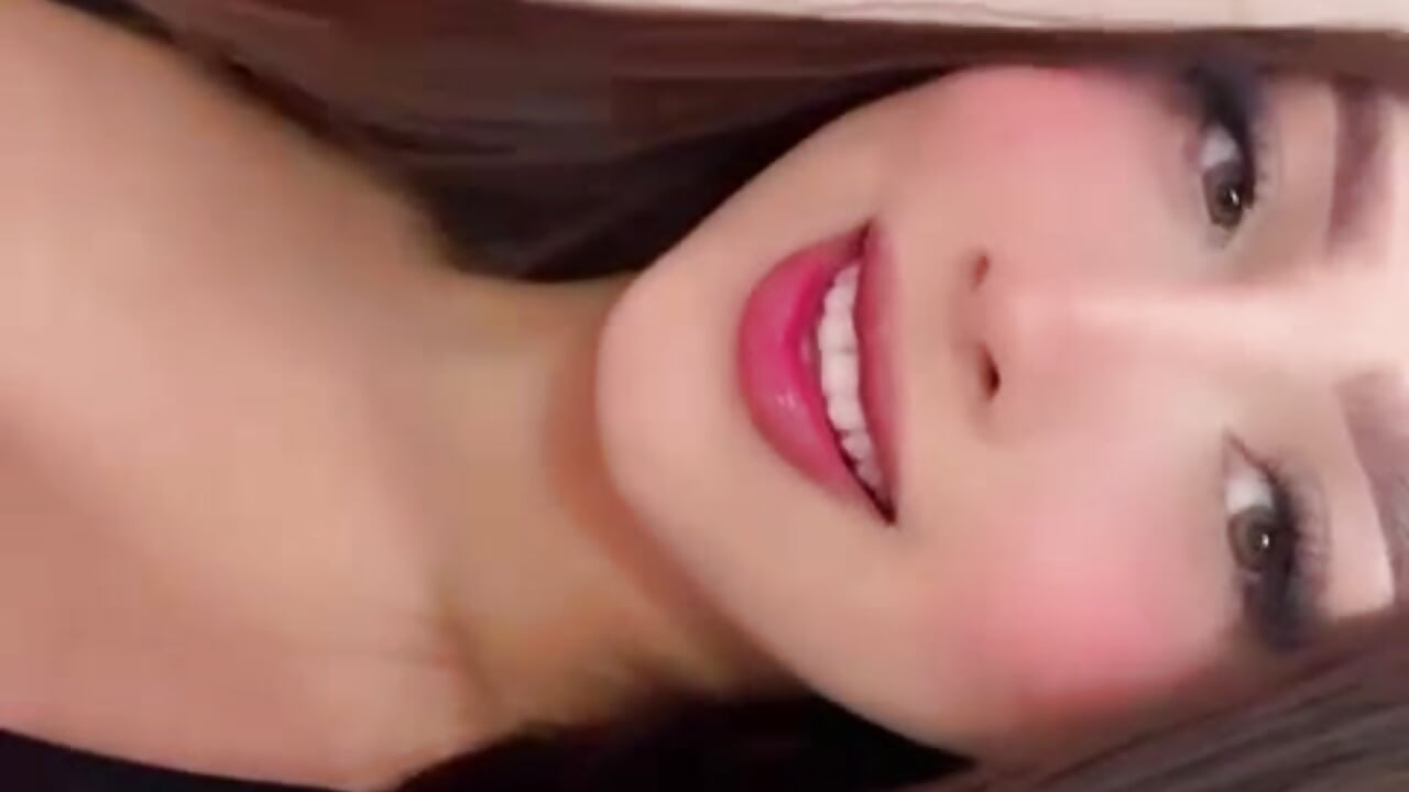 De fresita tiene esa carita 💗 - EmilyCollinss1 캠 모델의 동영상