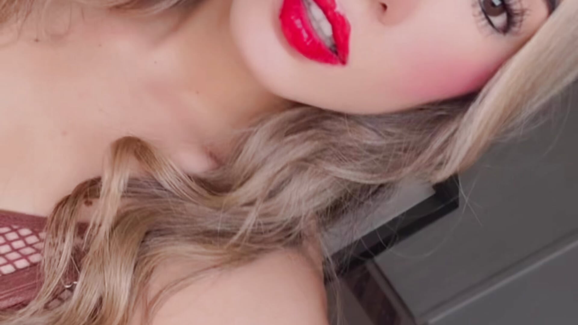 HORNY 🔥 - Sarajonnes 캠 모델의 동영상