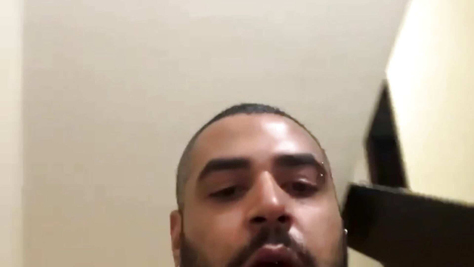 Nudo in pubblico - відео від вебкаммоделі ILbrasitaliano